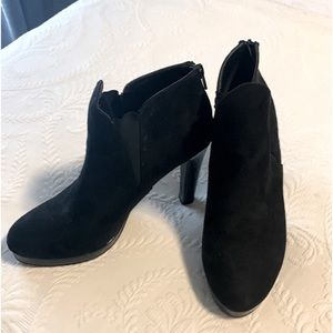 Women’s high heeled booties, like new, 8-1/2